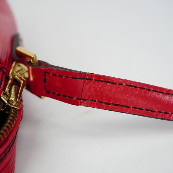 Louis Vuitton Epi Danube Shoulder Bag Red - Picture 11 of 12